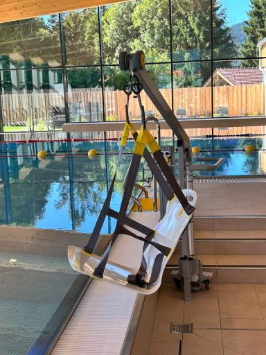 Hallenbad Inzell Badesitz für Behinderte