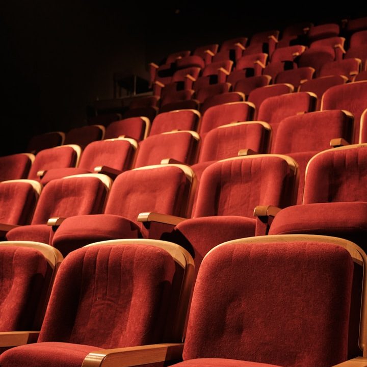 Sitzreihen im Kino